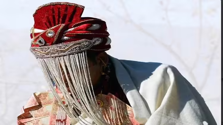 All legitimate in love? Graduate girl married 8th failed boyfriend, said in viral video- 'My kidnap is not done'