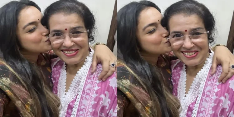 Amrapali Dubey shared a special picture with her mother, wrote a passing caption