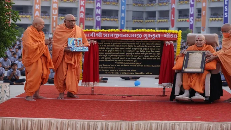 BAPS GONDAL: Students of BAPS Swaminarayan Vidyamandir Gondal waved in SSC board examination, 7 students of the school in top 10, Gujarat, BAPS Swaminarayan Vidya Mandir Gondal Students Histed The Flag in SSC Board Examination, 7 Students of the SCCHOOL IN TODENATION Gujarat