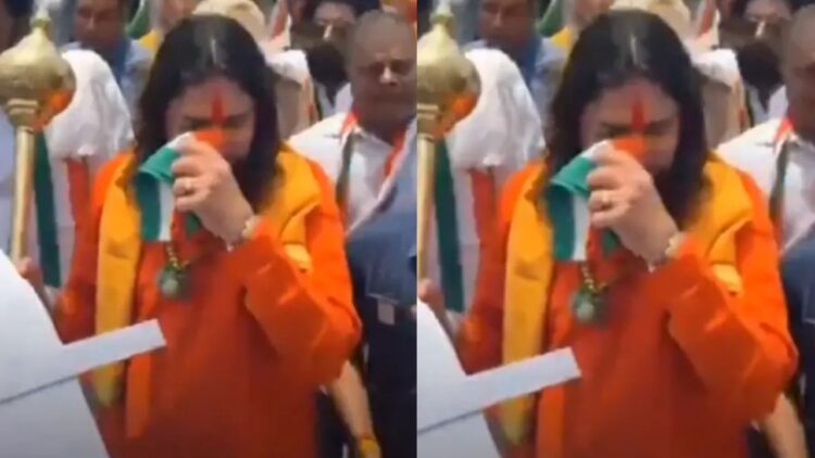 Balmukund Acharya Video | BJP MLA Balmukund Acharya Insulting Tiranga | Balmukund Acharya in Tiranga Yatra Video | Congress Attack on Balmukund Acharya for Insulting Flag | Jaipur | , BJP MLA Balmukund Acharya insulted 'Jhande' in the tricolor journey, wipes nose, video viral | News Track in Hindi