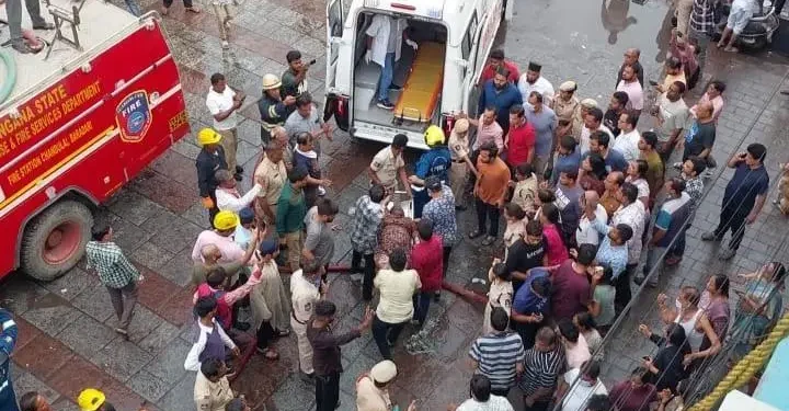 Big accident in the country. 17 people lost their lives. Mourning near Charminar in Hyderabad.