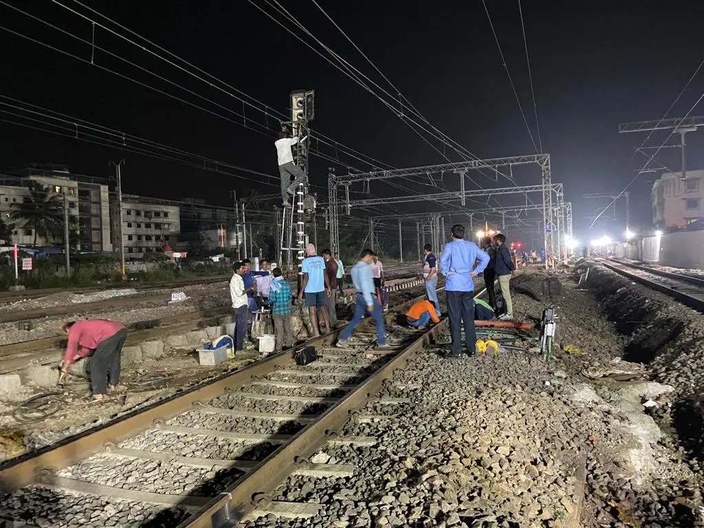 Big update on Bhagalpur railway route. The entire route will be closed for 7 hours. Many trains canceled and diverted.