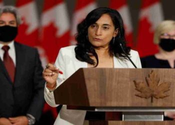 Canada New Foreign Minister Anita Anand Wikipedia Age Family Birth Place Nationality and Political Career | Newstrack Hindi News | Special News in Hindi Samachar | Canada New Foreign Minister: The fragrance of India's soil and the confluence of the icy paths of Canada, know the inspiring story of Anita Anand's struggle, service and success. News Track in Hindi