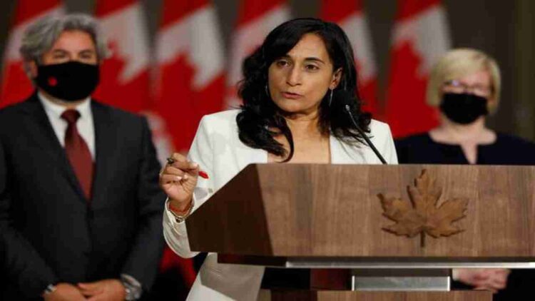 Canada New Foreign Minister Anita Anand Wikipedia Age Family Birth Place Nationality and Political Career | Newstrack Hindi News | Special News in Hindi Samachar | Canada New Foreign Minister: The fragrance of India's soil and the confluence of the icy paths of Canada, know the inspiring story of Anita Anand's struggle, service and success. News Track in Hindi