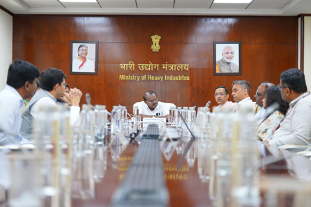 Center approves 10,900 electric buses for five cities