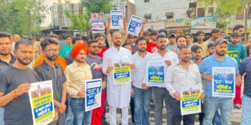 Chandigarh Youth Congress burnt BJP's effigy in protest against FIR against Rahul Gandhi
