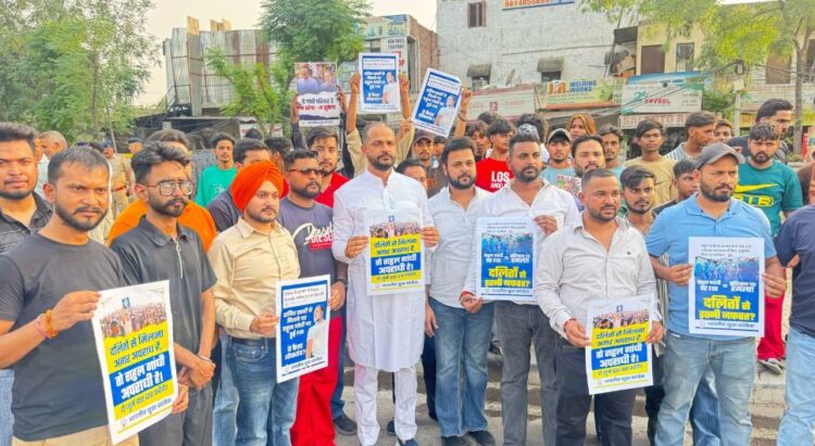 Chandigarh Youth Congress burnt BJP's effigy in protest against FIR against Rahul Gandhi