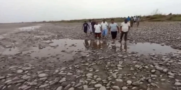 Chenab River Gets Dry: Cinab River dried up due to closing of India's dam, there may be a big shortage of water in Pakistan, Pakistan Water Water Worsen Chenab River Gets Dry as India Close Gates of Baglihar and Salal Dam