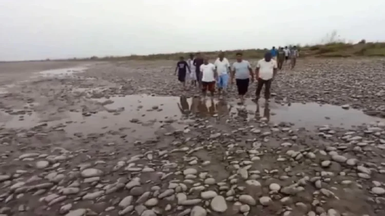 Chenab River Gets Dry: Cinab River dried up due to closing of India's dam, there may be a big shortage of water in Pakistan, Pakistan Water Water Worsen Chenab River Gets Dry as India Close Gates of Baglihar and Salal Dam