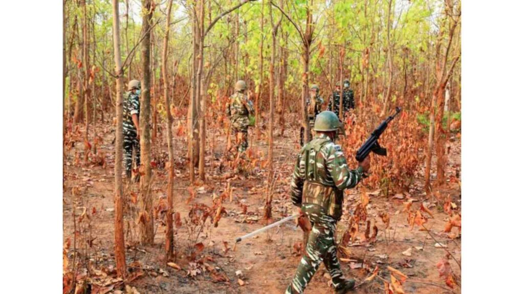 Chhattisgarh: Encounter between DRG soldiers and Naxalites continues in the forest of Abujhmad