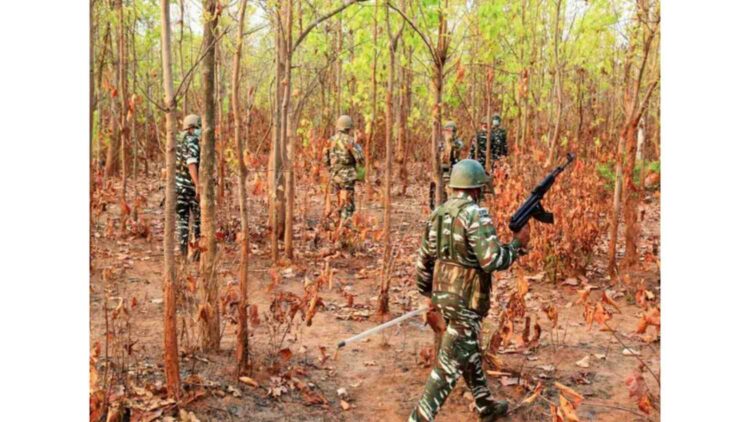 Chhattisgarh: Encounter between DRG soldiers and Naxalites continues in the forest of Abujhmad