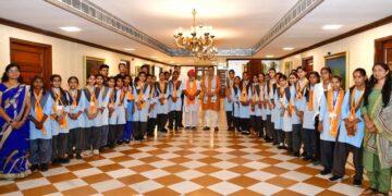 Chief Minister Bhajan Lal Sharma gave affectionate dialogue with talented daughters, wishes for a bright future