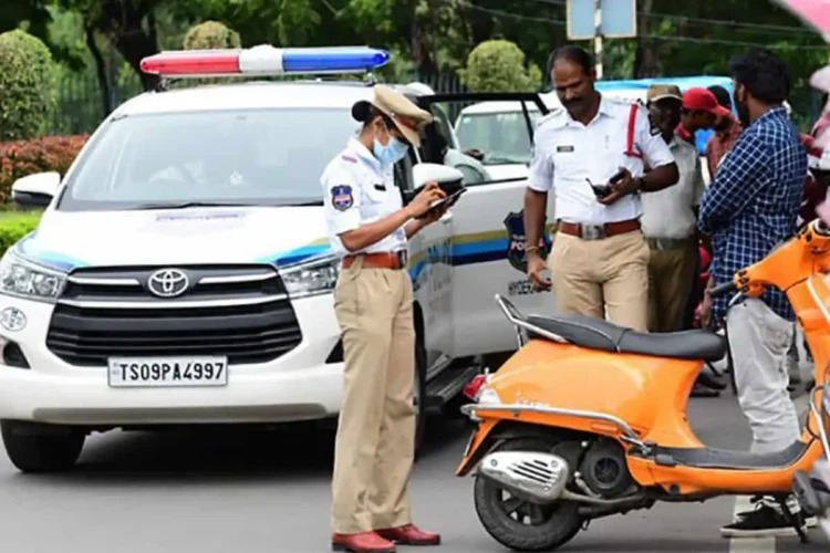 Cloudy challan cutting system on the road. Insurance and pollution will be disconnected by mistake by mistake.