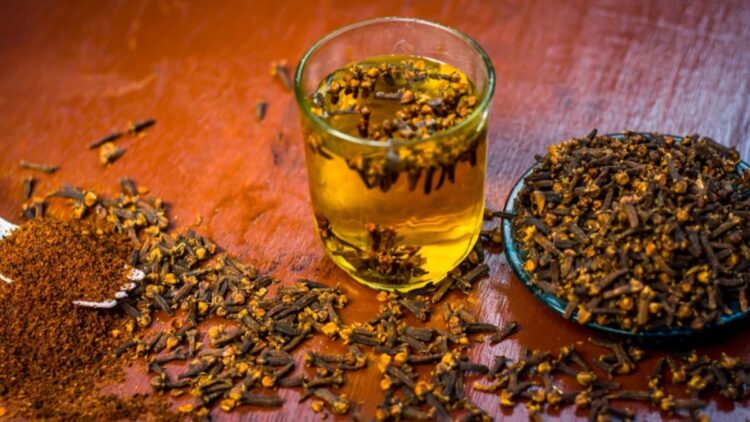Clove water is beneficial for which organ is beneficial, know the right time and way to drink it