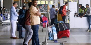सख्त सुरक्षा व्यवस्था के बीच दिल्ली और मुंबई एयरपोर्ट पर परिचालन सामान्य