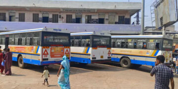 Conductor did not agree even after repeated checking in roadways bus, half passengers got the dead journey