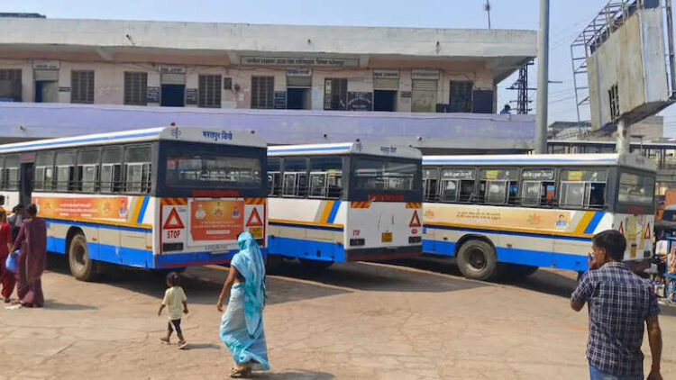 Conductor did not agree even after repeated checking in roadways bus, half passengers got the dead journey