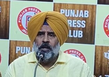 Congress MLA Pargat Singh raised the issue of sarcasm at the center, closing of Punjab border and being open of Gujarat