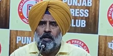 Congress MLA Pargat Singh raised the issue of sarcasm at the center, closing of Punjab border and being open of Gujarat