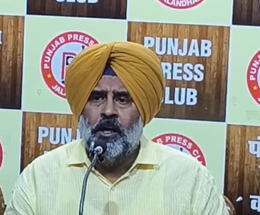 Congress MLA Pargat Singh raised the issue of sarcasm at the center, closing of Punjab border and being open of Gujarat