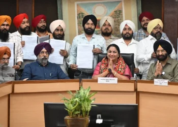 Delhi Government Distributed Appointment Letters to Sikh Riot Victims Families: Delhi Government distributed appointment letters to the families of 1984 Sikh riot victims, delhi government distributed appointed appointed appointed appointed appointed appointrs to the family Victims of Sikh Riot Victims