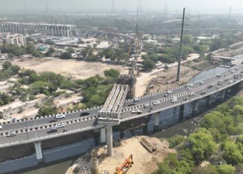 Delhi-Meerut Namo Bharat Corridor: Steel Span weighing 200 tonnes over Barapula flyover