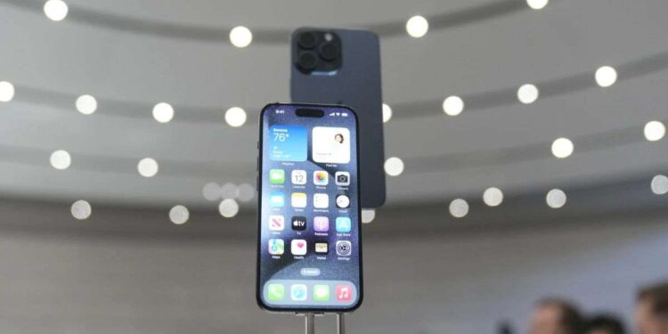 Donald Trump threatens Apple, if you do not create iPhone in America, 25% tariff will be taken