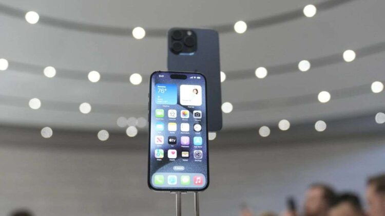 Donald Trump threatens Apple, if you do not create iPhone in America, 25% tariff will be taken