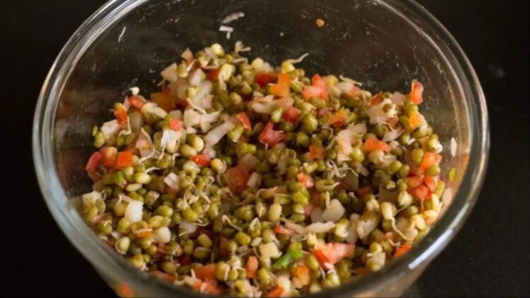 Eating sprouts in breakfast in the morning reduces weight rapid, health gets many benefits