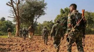 Encounter in Jharkhand: Maoist piles of five lakhs; A partner arrested