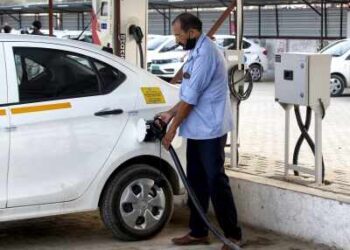 Estimates of 123 million EVs on roads by 2032 in India: Report