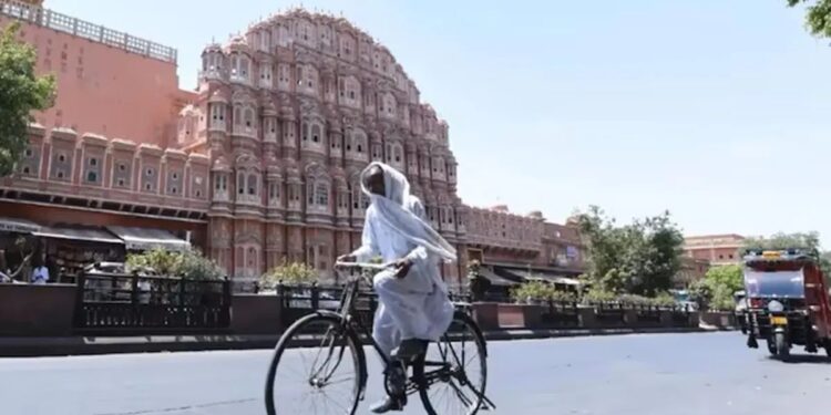 Fierce heat in most areas of Jasthan, light rain in many places, know the weather of Delhi