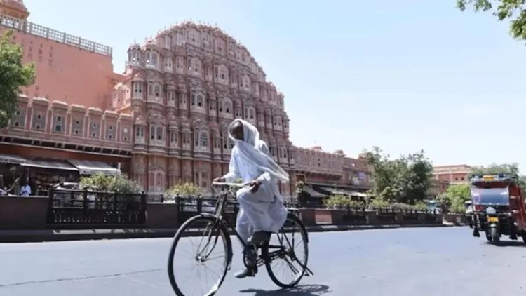 Fierce heat in most areas of Jasthan, light rain in many places, know the weather of Delhi