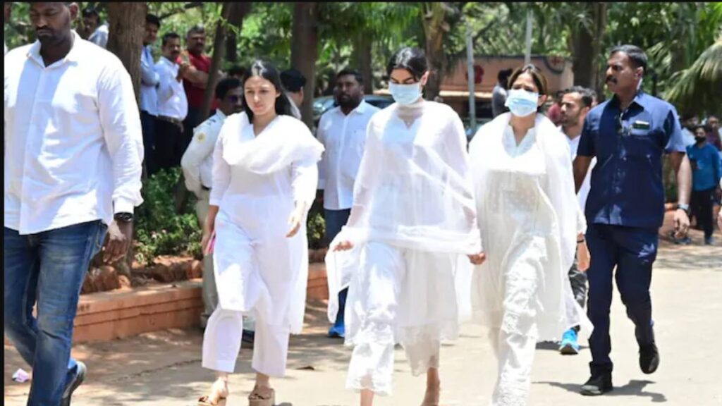 Film stars arrived at the funeral of Anil Kapoor's mother