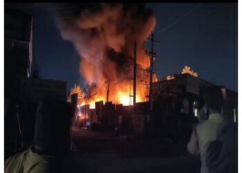 Fire in a chemical factory in Nellore, Andhra Pradesh, four people injured, there was a stir due to smoke in the houses of the area