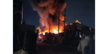 Fire in a chemical factory in Nellore, Andhra Pradesh, four people injured, there was a stir due to smoke in the houses of the area