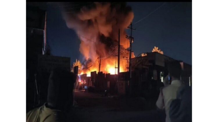 Fire in a chemical factory in Nellore, Andhra Pradesh, four people injured, there was a stir due to smoke in the houses of the area