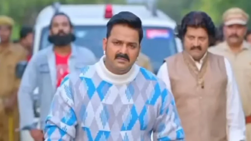 Flirting openly Pawan Singh was expensive, netizans gave fierce abuses- "Chichora Thariki ..."