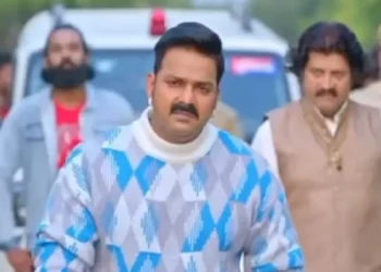 Flirting openly Pawan Singh was expensive, netizans gave fierce abuses- "Chichora Thariki ..."