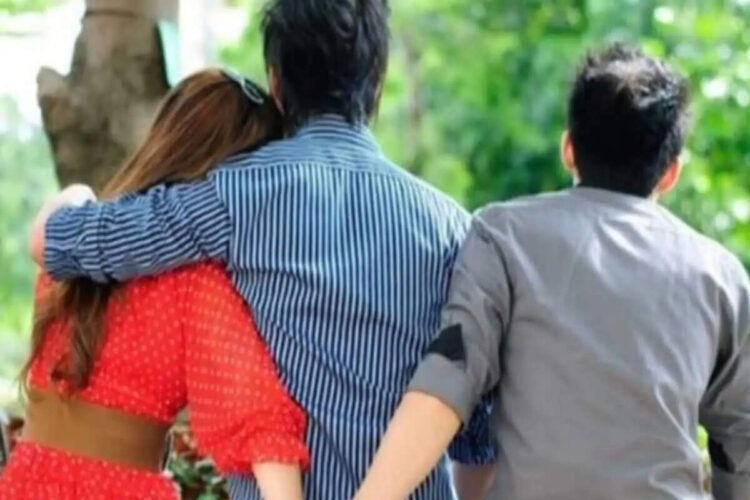 Friendship, love and then living in live in, later killed partner to get rid of the chase