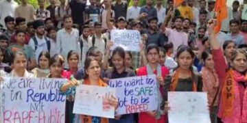 Gang rape of NEET student, accused absconding even after 10 days, ABVP took to the road and demonstrated with students