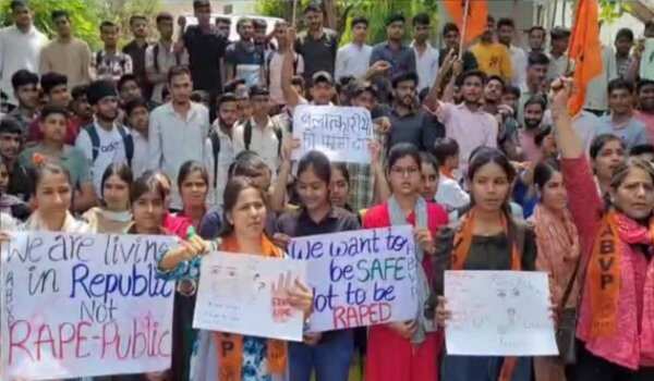 Gang rape of NEET student, accused absconding even after 10 days, ABVP took to the road and demonstrated with students