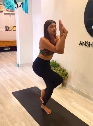 Garudasana keeps fit and relaxed, know its benefits