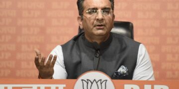 गौरव भाटिया का सपा पर हमला: विंग कमांडर व्योमिका सिंह के अपमान पर उठाया सवाल, INDIA गठबंधन को बताया ‘ठगबंधन’