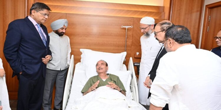 Ghulam Nabi Azad admitted to foreign tour, BJP MP said- his eyes filled