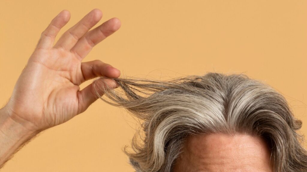 Hair is starting to turn white ahead of time, use these things to get rid of the problem