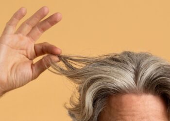 Hair is starting to turn white ahead of time, use these things to get rid of the problem