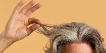 Hair is starting to turn white ahead of time, use these things to get rid of the problem