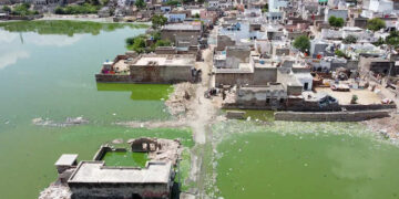 Half of the land of Kharia pond of Didwana 'missing', toilet water falling in it, disclosed in the commissioner's report