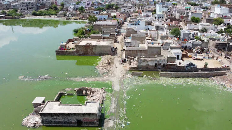 Half of the land of Kharia pond of Didwana 'missing', toilet water falling in it, disclosed in the commissioner's report